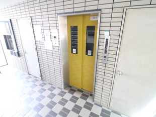 房尾本店三篠ビルの物件外観写真